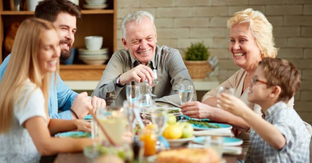 cyfrowy detoks rodzinney posiłek bez ekranu