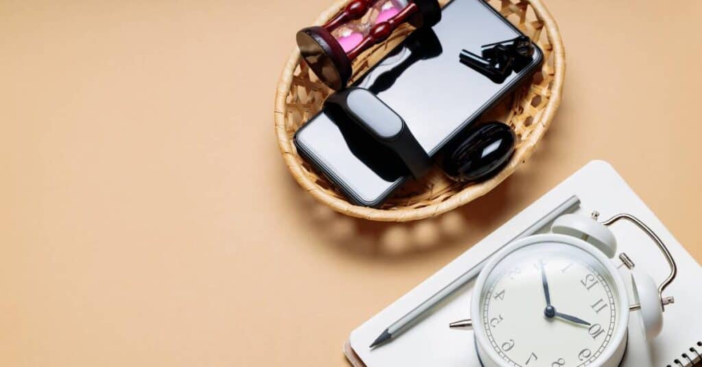 cyfrowy detoks telefon i sprzęty w koszyczku główna