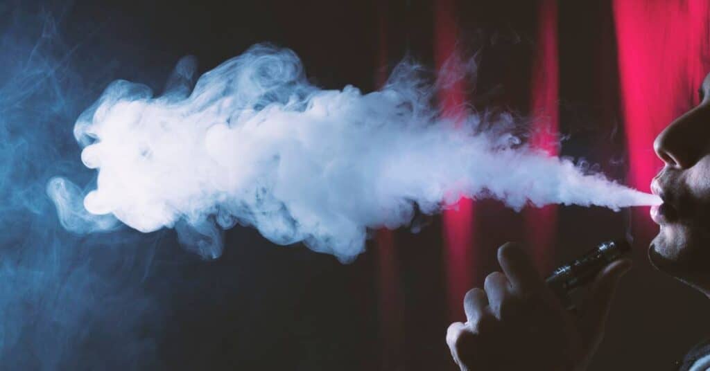 detoks szkodliwe substancje wypuszczany z ust dym