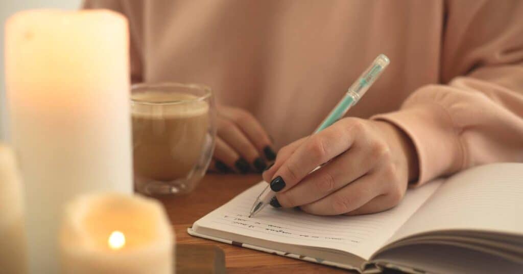 nurt poznawczo behawioralny w psychoterapii spisywanie myśli